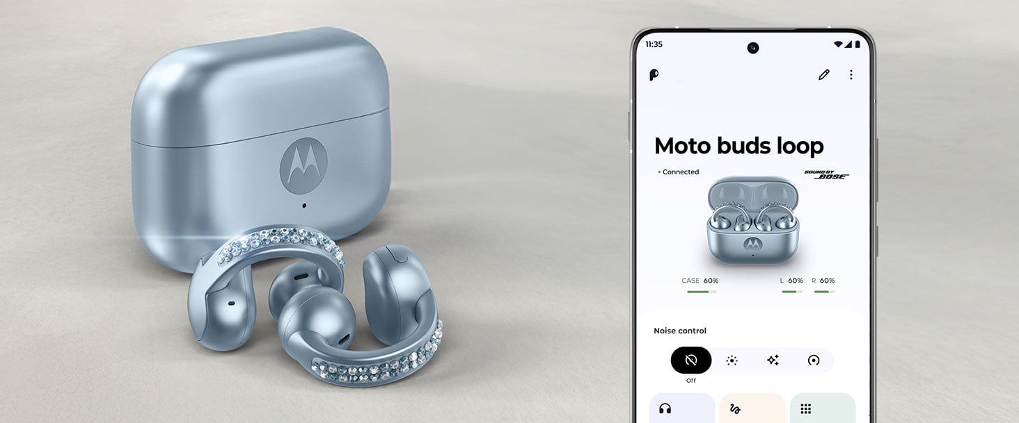 Prezentacja etui i słuchawek moto buds loop, obok smartfon z otwartą aplikacją sterującą moto buds